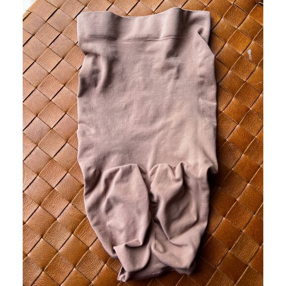 NEW SKIMS High Rise Brief Size XXS/XS - Picture 3 of 3